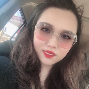 Meet your Posher, Yen